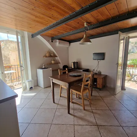 卡萨德乐苏勒酒店 3* 马泰拉