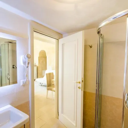 卡萨德乐苏勒酒店 3* 马泰拉